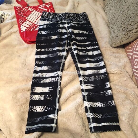 Lululemon wunder under🍋 - Picture 2 of 8